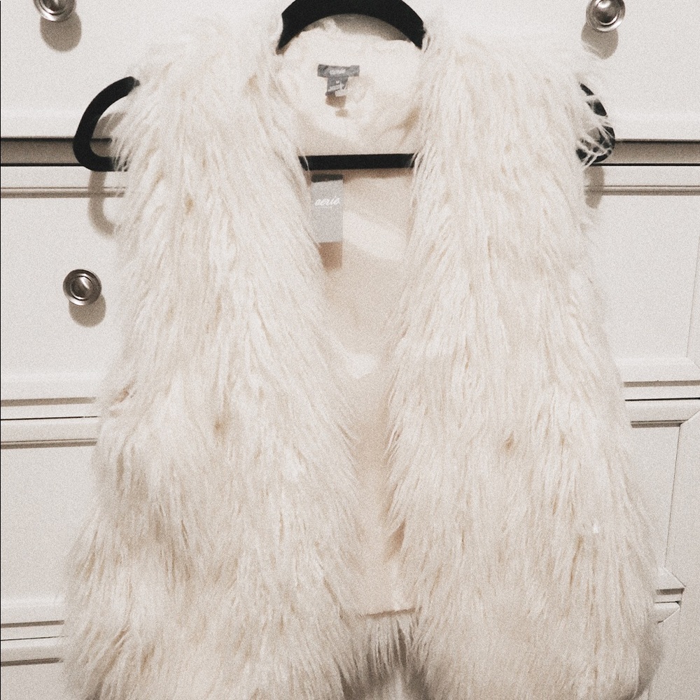 Aerie White Faux Fur Vest